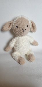 peluche décorative mouton