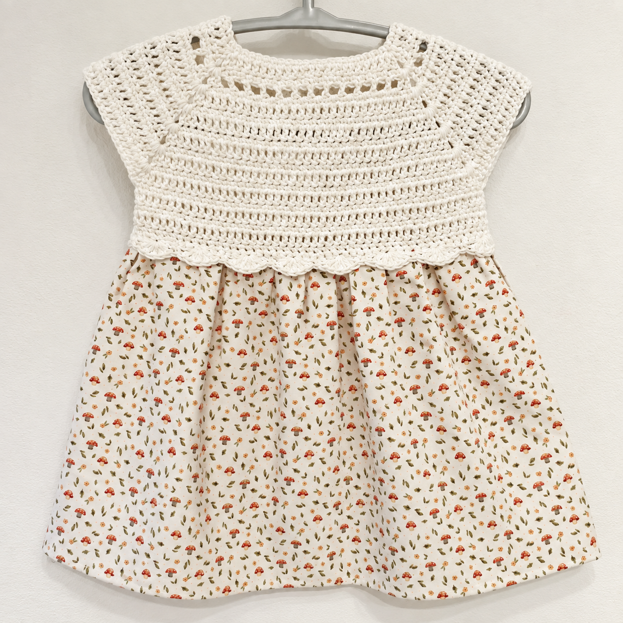 Robe blanche champignons tricoté coton