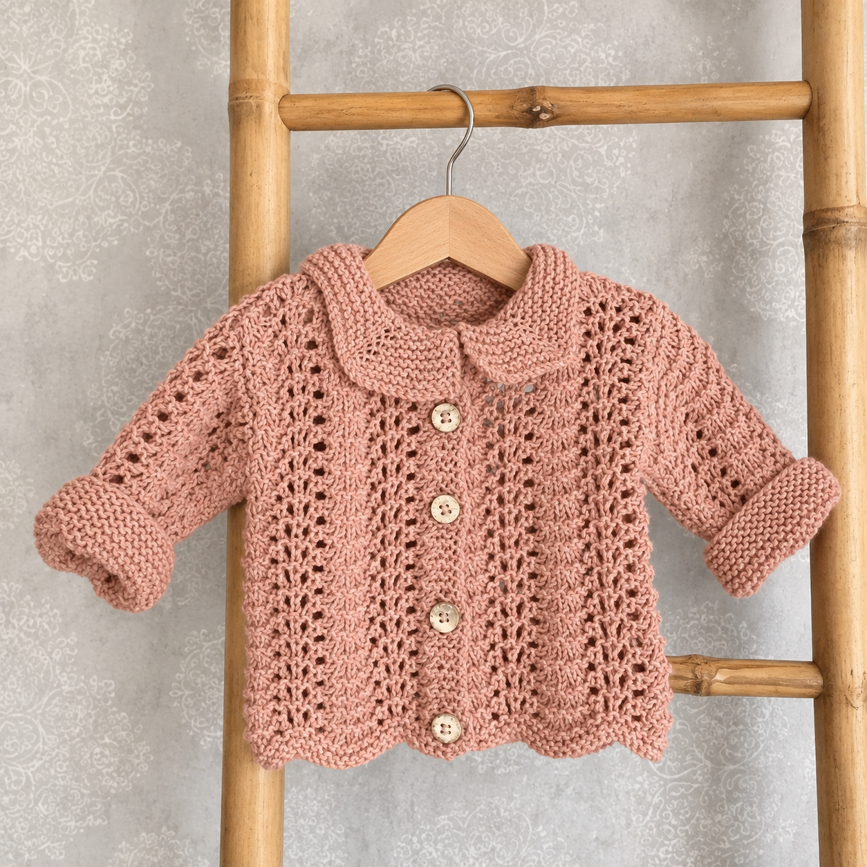 Gilet tricoté rose bouton bois